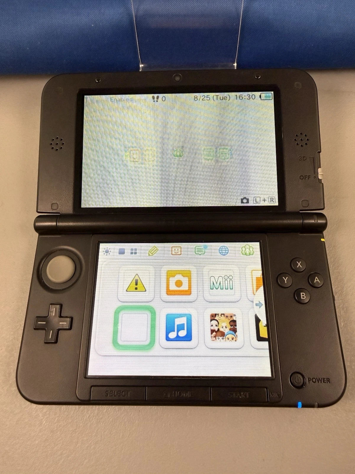 Nintendo 3DS XL - SPR-001 Red/Black