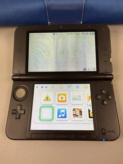 Nintendo 3DS XL - SPR-001 Red/Black