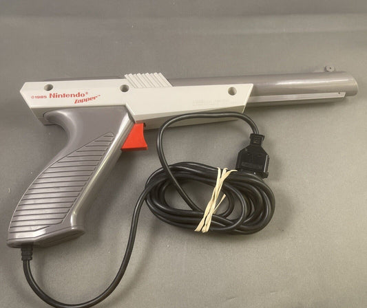 Zapper Light Gun Gray NES-005 (A)