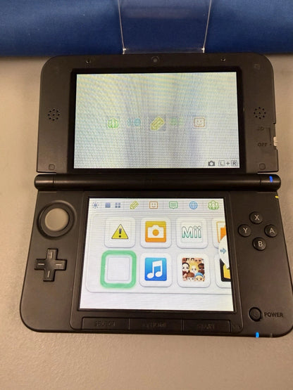 Nintendo 3DS XL - SPR-001 Red/Black