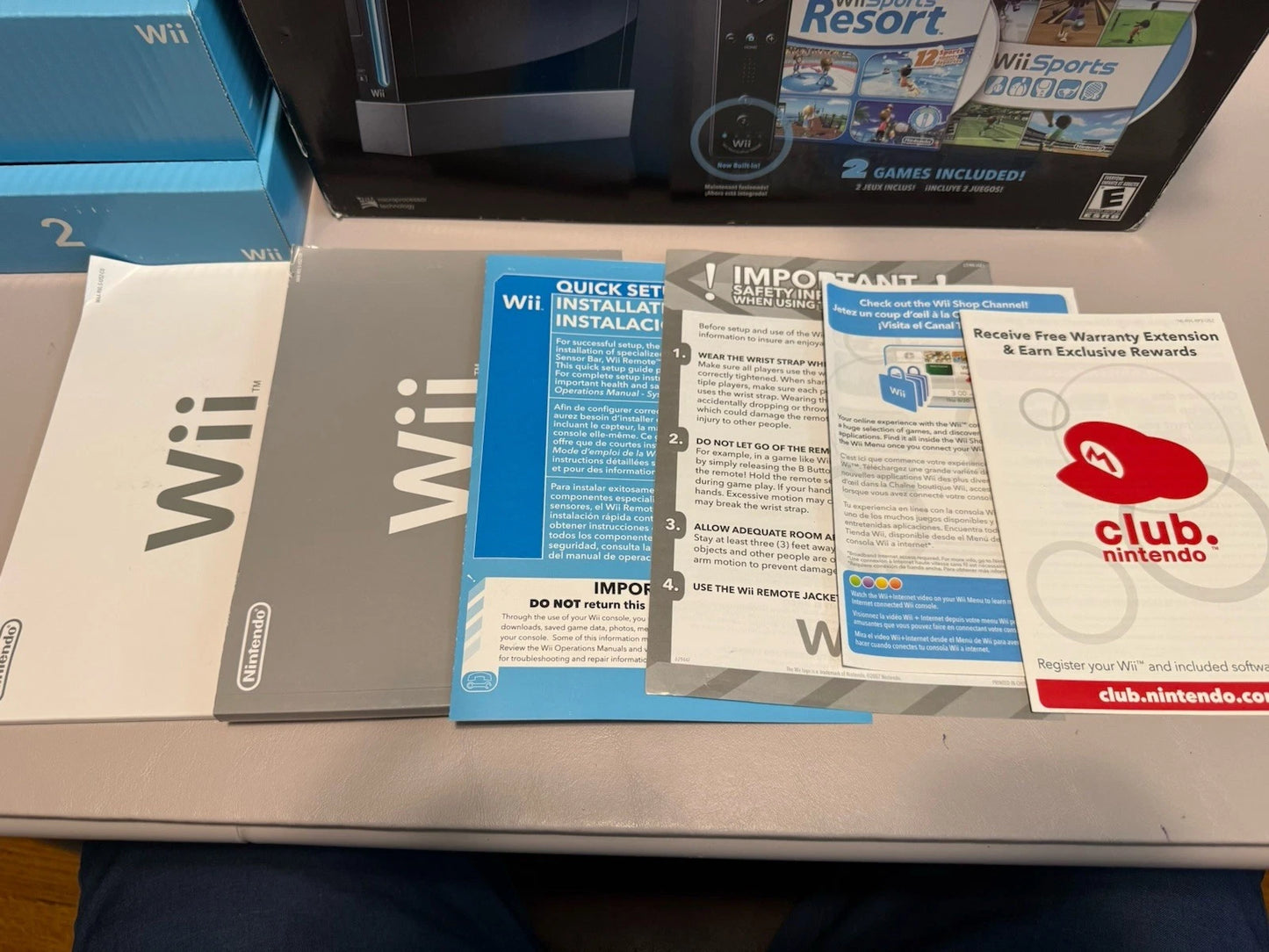 Wii w/ Wii Sports & Wii Sports Resort Bundle (CIB)