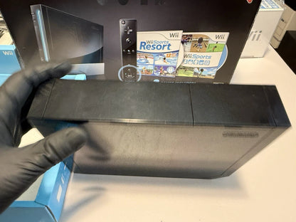 Wii w/ Wii Sports & Wii Sports Resort Bundle (CIB)