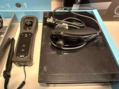 Wii w/ Wii Sports & Wii Sports Resort Bundle (CIB)