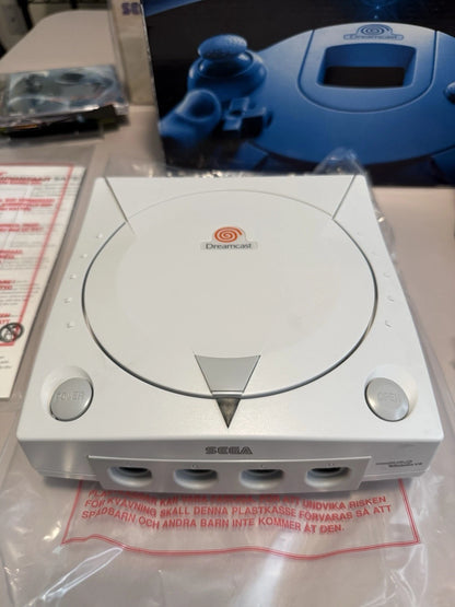 DREAMCAST Gaming System Console HKT-3020 (CIB)