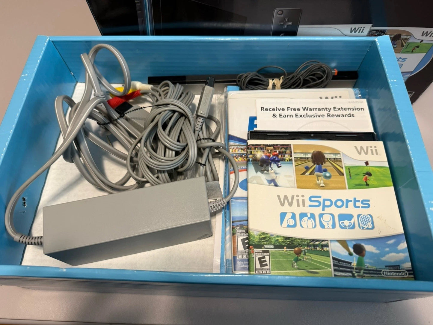 Wii w/ Wii Sports & Wii Sports Resort Bundle (CIB)