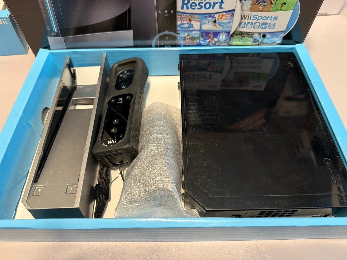 Wii w/ Wii Sports & Wii Sports Resort Bundle (CIB)