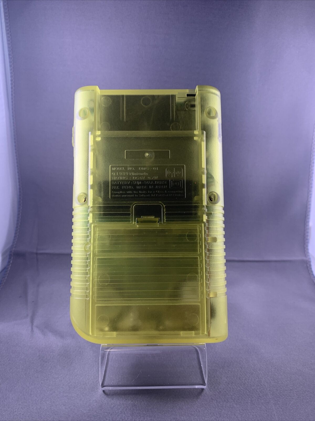 Game Boy DMG-01 New Shell amarillo con lente Pokemon.